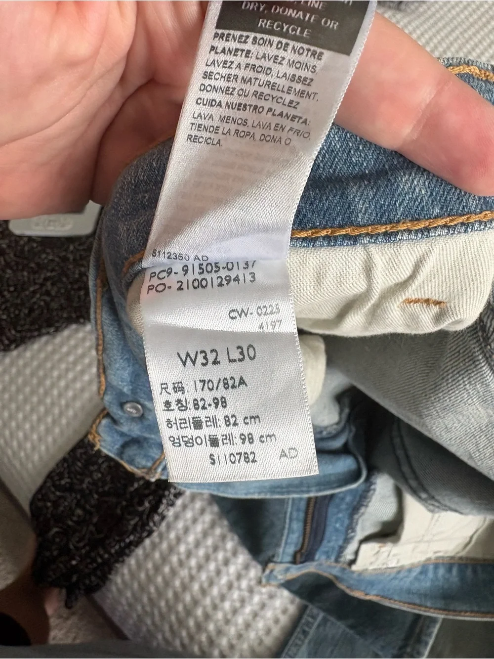 Signature Light Wash Men's Relaxed Jeans